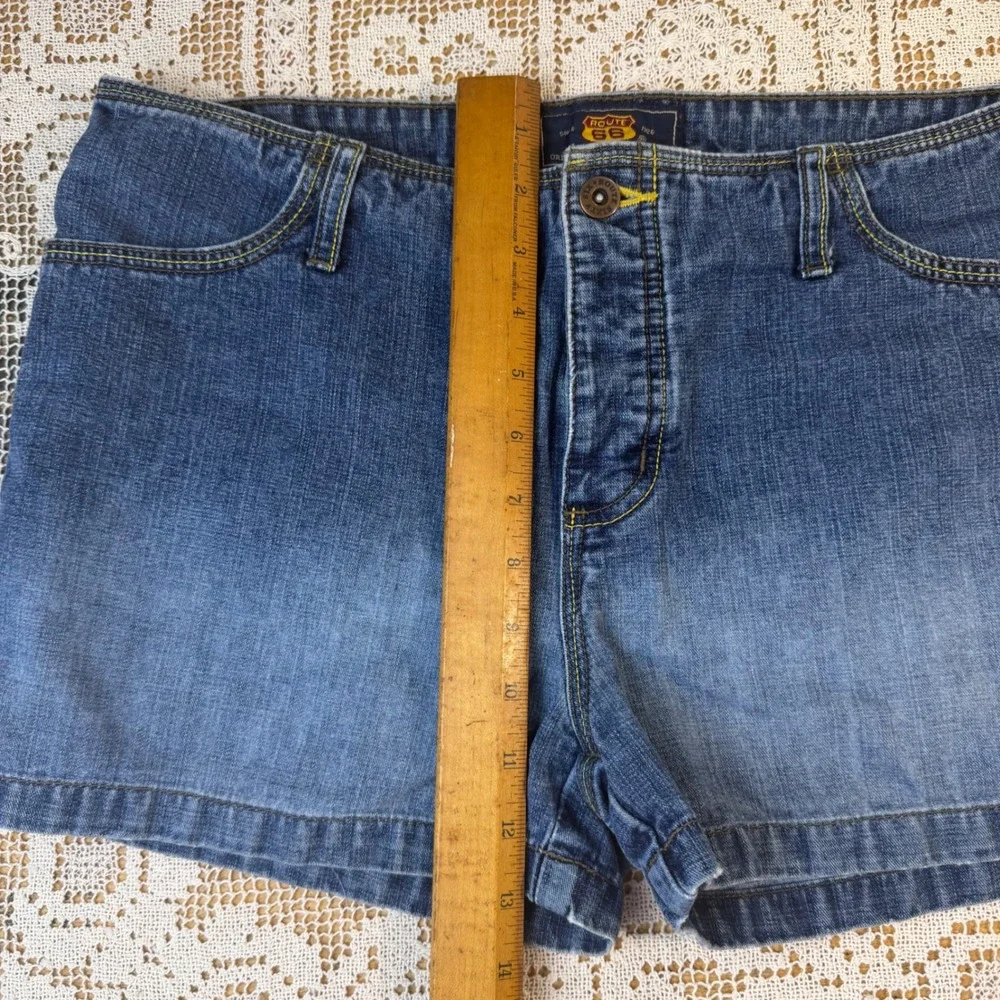 Route 66 denim shorts medium Wash low rise with button fly sz 9/10